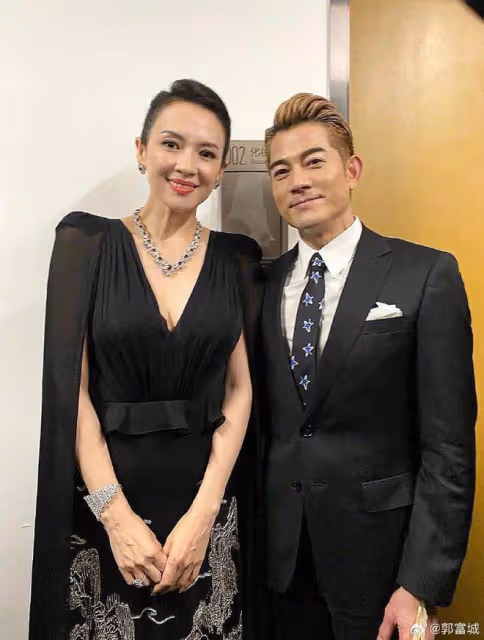 郭富城曬與章子怡合照,與女方久違同框互道近況,大讚其神采飛揚