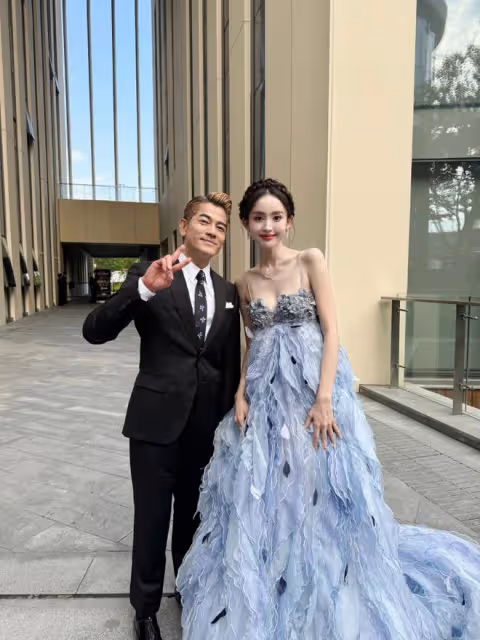 郭富城曬與章子怡合照,與女方久違同框互道近況,大讚其神采飛揚
