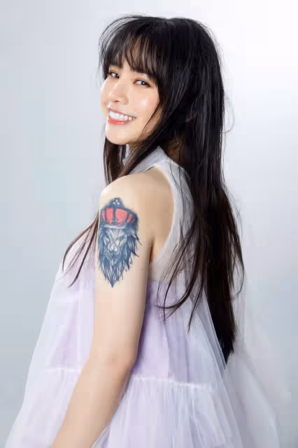 最美軍人轉行當歌手！擁50萬粉絲　驚人背景曝光