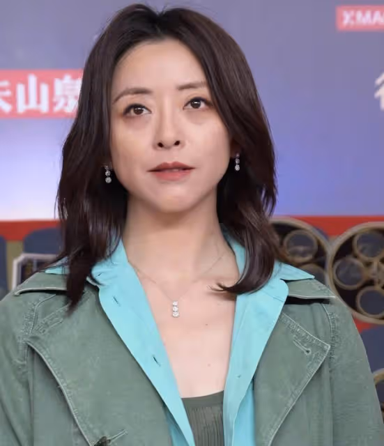 微博電影之夜,被笑不露齒的蔣勤勤驚艷,身材豐滿有料艷壓群芳
