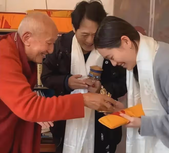 61歲李連杰:帶妻女修行,患病多年交代後事,20億身家給利智