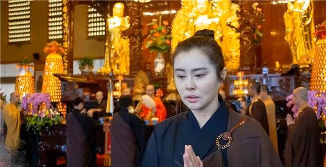 61歲李連杰:帶妻女修行,患病多年交代後事,20億身家給利智