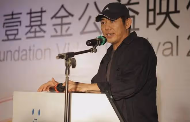 61歲李連杰:帶妻女修行,患病多年交代後事,20億身家給利智