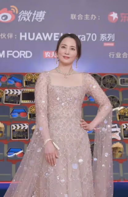 電影之夜生圖，章子怡、高葉氣場強大，娜扎宛若仙子，她全場最美
