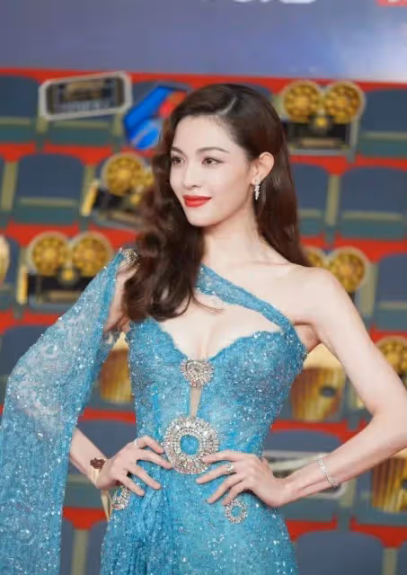 娜扎鍾楚曦高葉周也金晨紅毯爭艷!眾多美女誰最性感撩人