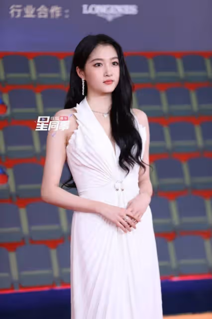 娜扎鍾楚曦高葉周也金晨紅毯爭艷！眾多美女誰最性感撩人
