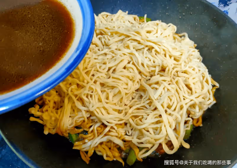 豆角燜面怎麼做才好吃?手把手教您在家做,麵條不粘不坨、味道濃