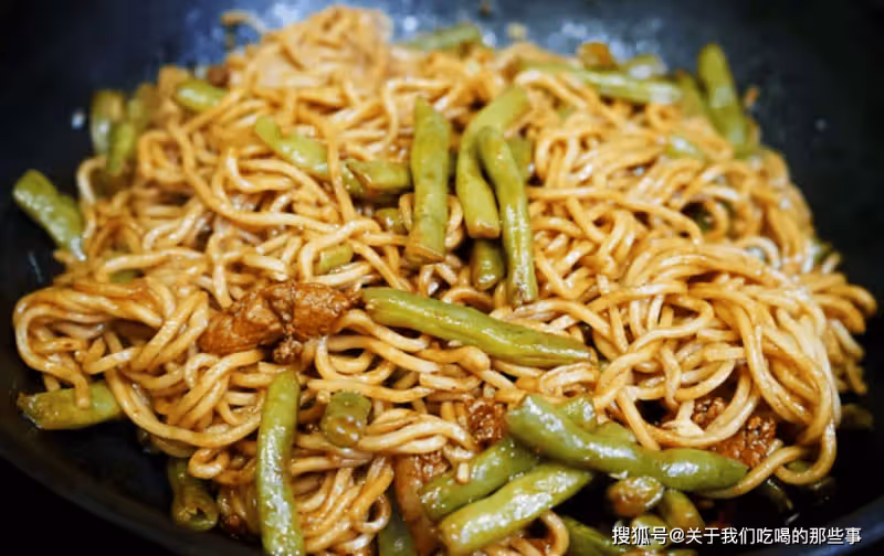 豆角燜面怎麼做才好吃?手把手教您在家做,麵條不粘不坨、味道濃