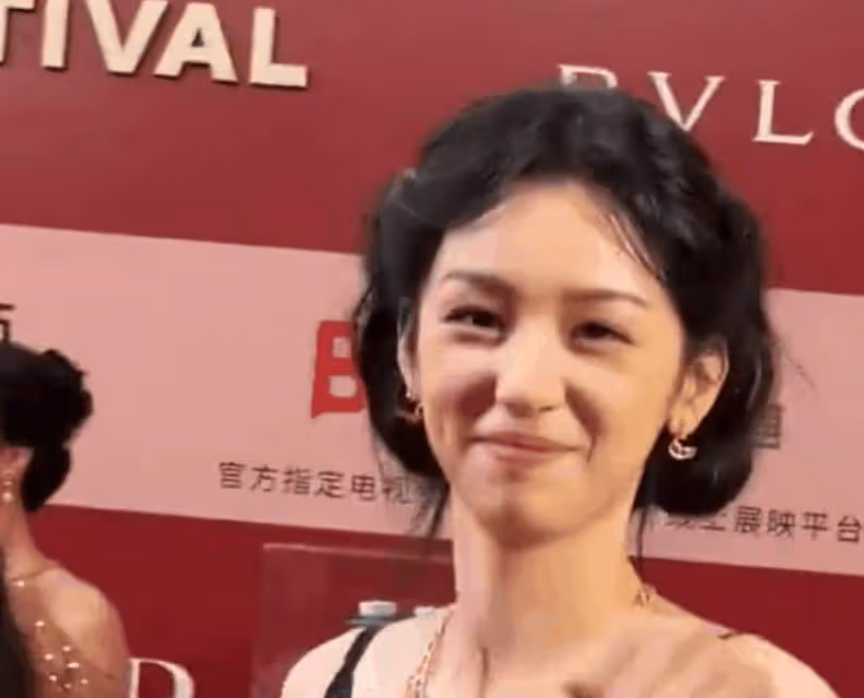 上影節紅毯:有人氣質超群,有人像「大媽」,太拉垮了