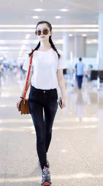 35歲宋軼:她的身材才叫絕!漫畫腰、天鵝頸,讓人羨慕不已