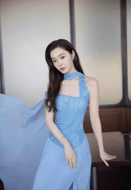 35歲宋軼:她的身材才叫絕!漫畫腰、天鵝頸,讓人羨慕不已