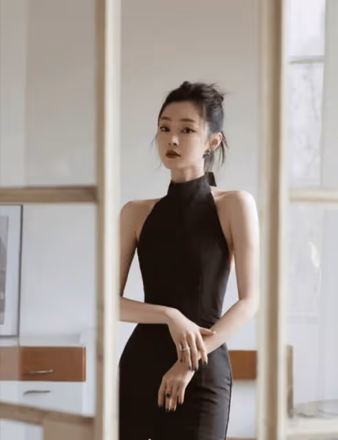 35歲宋軼:她的身材才叫絕!漫畫腰、天鵝頸,讓人羨慕不已