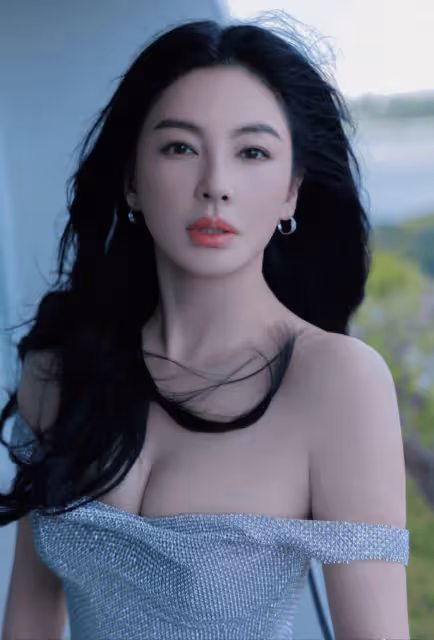 張雨綺美照曝光身材好辣!曼妙身姿前凸後翹,氣場霸氣十足