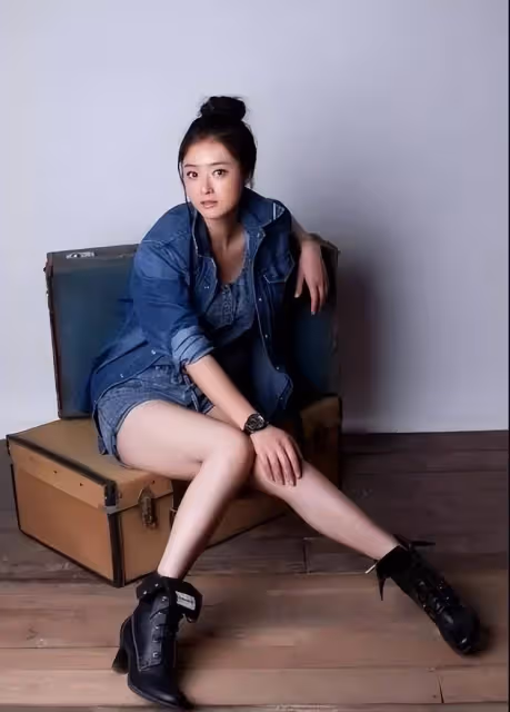 蔣欣：微胖界天花板！41歲身材前凸後翹，事業更是風生水起