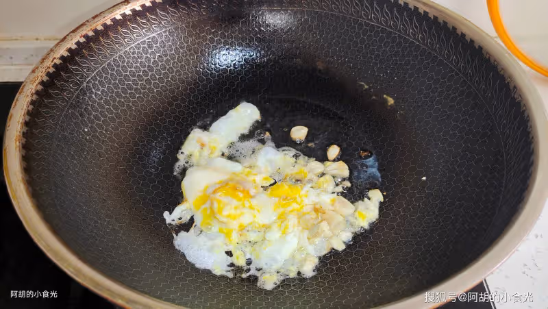 絲瓜和它絕配,後悔沒早發現!一鍋煮分分鐘做大餐,吃出滿口滑嫩、吃出滿嘴鮮