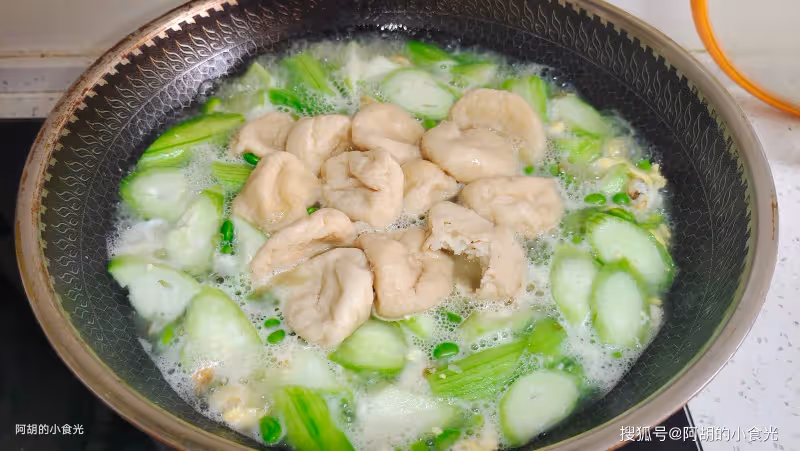 絲瓜和它絕配,後悔沒早發現!一鍋煮分分鐘做大餐,吃出滿口滑嫩、吃出滿嘴鮮