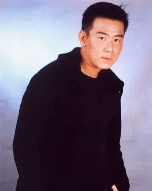 曾與張智霖有過一段情，如今身體周身病痛，老公曾拍劇被萬梓良多次掌摑
