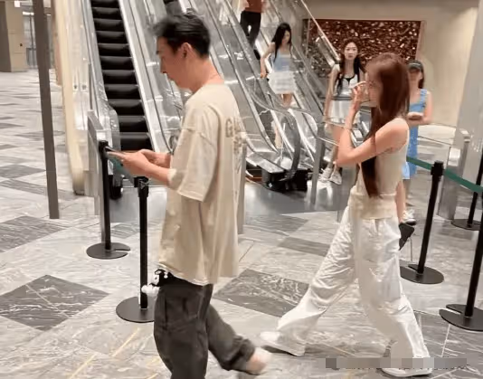 王思聰不走尋常路？換大眼頭像配「你爸來了」，是認領還是另有所指？