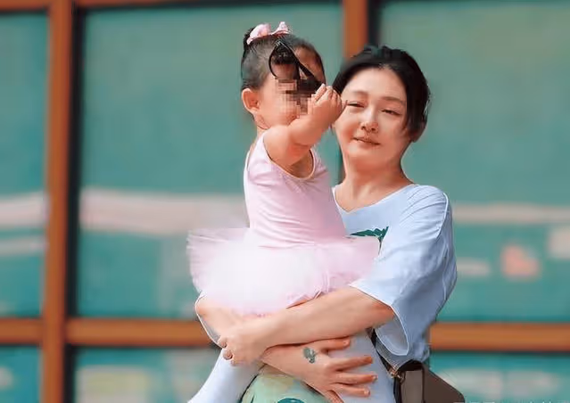 如何評價大S首次回應並指責汪小菲造成兩死一傷？她真的可憐嗎？