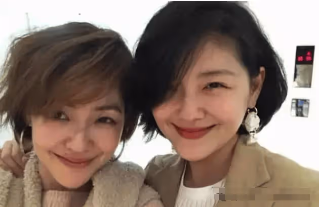 知情人爆料:小S二女兒截胡二姨媽大S代言,姐妹花大小S鬧掰了?
