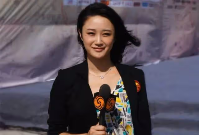 鳳凰衛視女主播稱『簡體字比繁體字好用』引爭議,港人留言:請入鄉隨俗