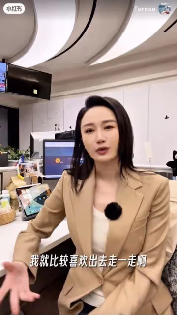 鳳凰衛視女主播稱『簡體字比繁體字好用』引爭議,港人留言:請入鄉隨俗