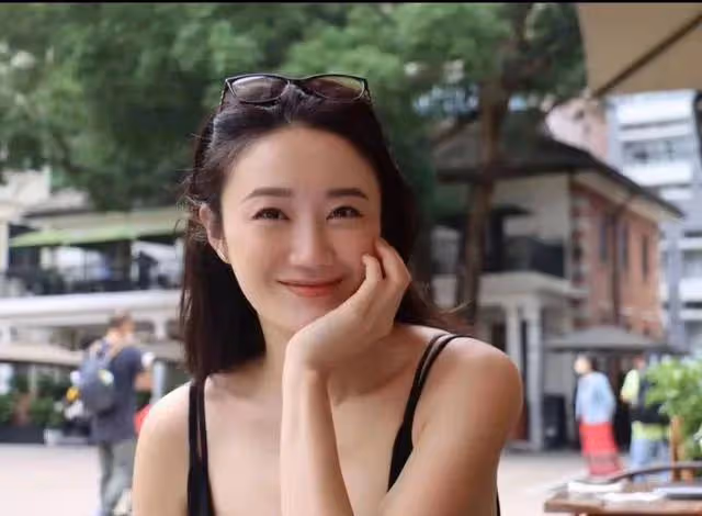 鳳凰衛視女主播稱『簡體字比繁體字好用』引爭議,港人留言:請入鄉隨俗