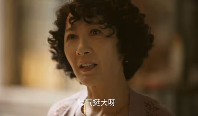 《玫瑰的故事》直到方協文暴斃,黃亦玫才發現,他活成了一個笑話