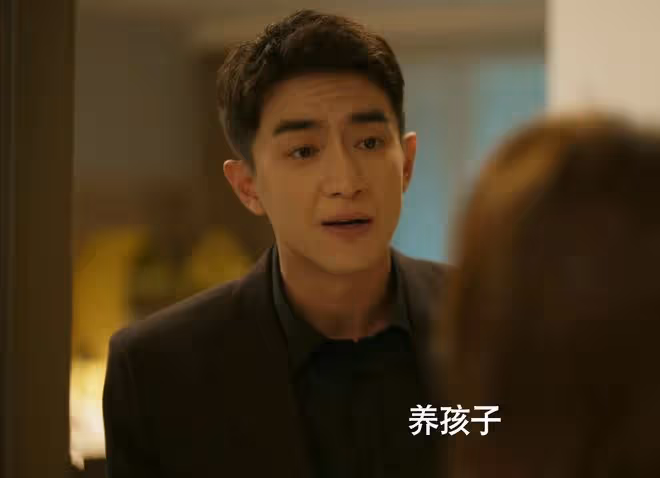 《玫瑰的故事》直到方協文暴斃,黃亦玫才發現,他活成了一個笑話