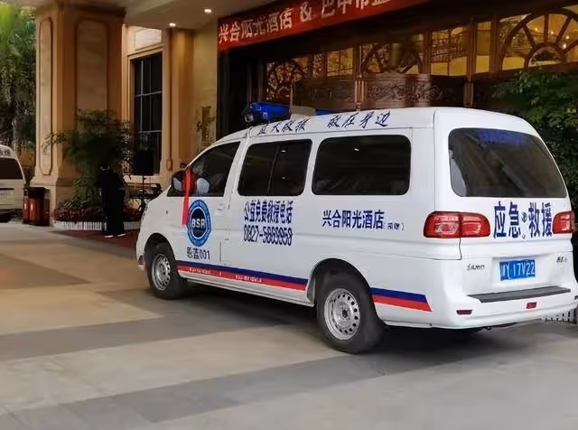 紀實女網紅和男子去新疆旅遊,酒店發生關係後,用力過猛女子受傷