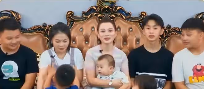 回顧:打工妹嫁給北大精英,婚後連生7胎:不想浪費丈夫基因