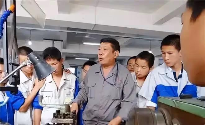 回顧:棄北大擇技校,追夢學霸周浩的錯位人生,現在如何了?