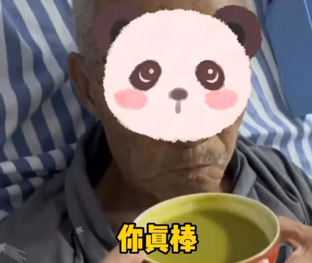 大爺生病住院,兒女怎麼哄都不肯吃飯,護士來喂立即乖乖配合