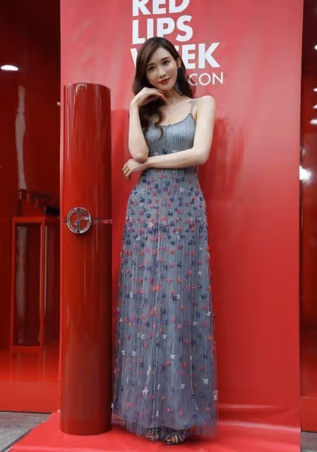 奔5的林志玲穿大紅裙挺有韻味，滿滿的女性魅力，很讓人心動