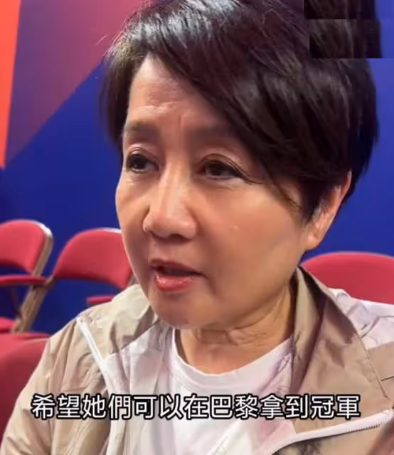 奚夢瑤陪四太梁安琪看排球,婆媳互動頻繁,四太超級開心