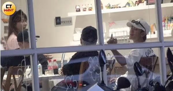 羅志祥當街摟女性友人被直擊！　潮牌配名表高貴穿搭逛精品店