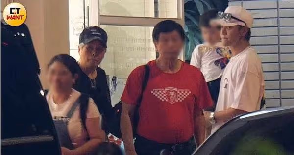 羅志祥當街摟女性友人被直擊！　潮牌配名表高貴穿搭逛精品店
