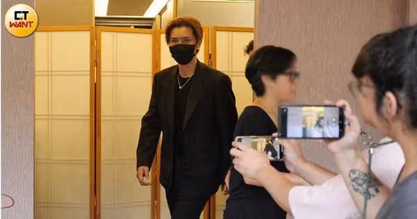 羅志祥當街摟女性友人被直擊! 潮牌配名表高貴穿搭逛精品店