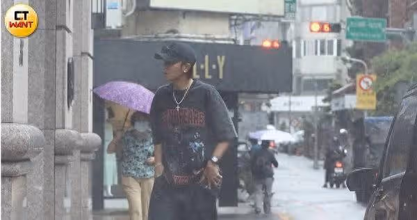 直擊羅志祥戴「1800萬名表」逛街! 起底超狂行頭…根本移動式豪宅