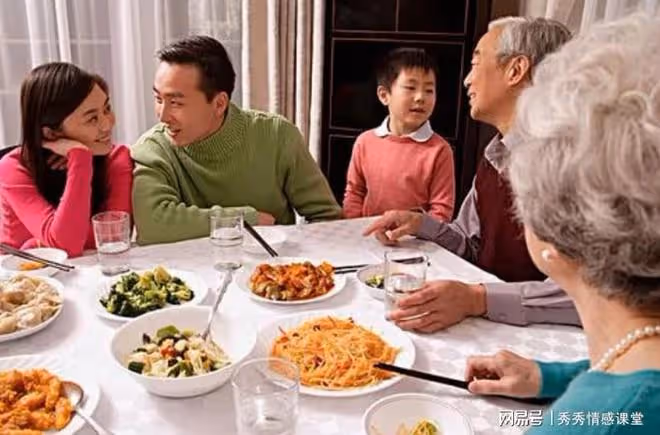 舅姥姥家有4個兒子,老四長得最丑可媳婦最漂亮,姥姥:他騙來的