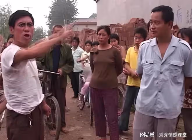 舅姥姥家有4個兒子,老四長得最丑可媳婦最漂亮,姥姥:他騙來的