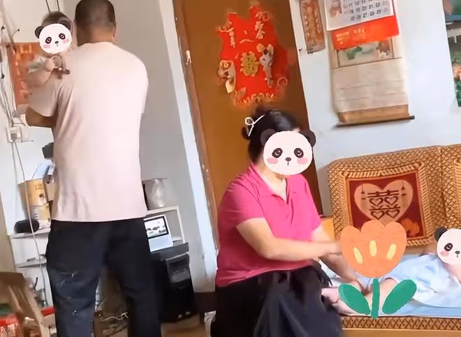 女子帶娃回娘家,公婆三天兩頭帶東西看望,一個幫帶娃一個幫做飯