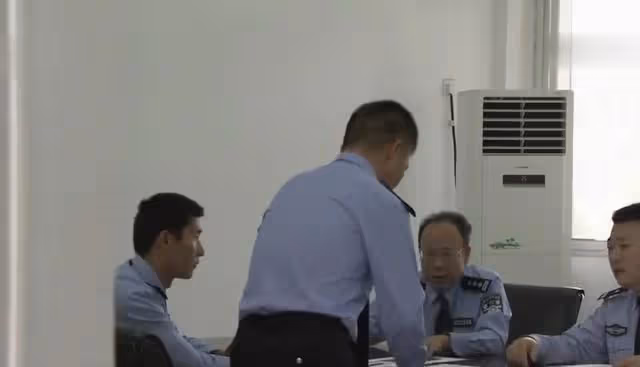 2000年,一懶漢騷擾多人妻子,被埋進爛泥16年,發現時已成白骨