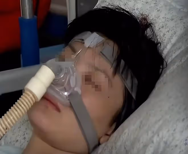 17年女子身患重病,臨終前想見母親一面,被拒絕後含淚去世