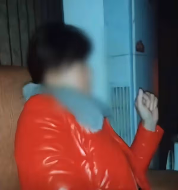 17年女子身患重病,臨終前想見母親一面,被拒絕後含淚去世