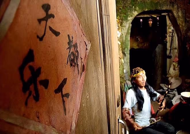 回顧:江西「野人」隱居多年,進山鑿出三室一廳,如今仍單身