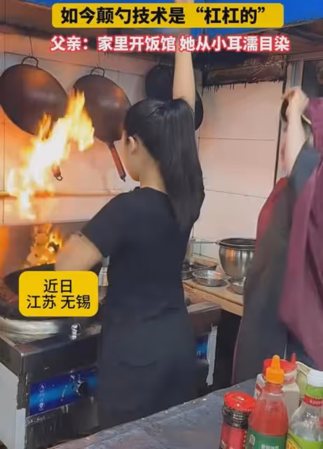 十二歲女孩學習烹飪四年,如今顛勺技術是「槓槓的」:家裡開飯館