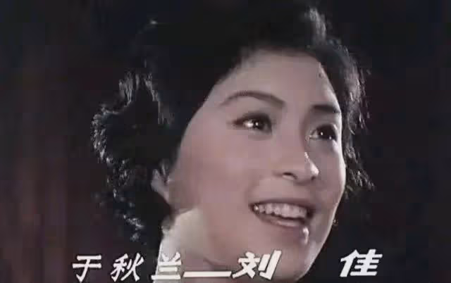 她是「賈玲」媽媽,息影10年將父親骨灰放家中8年,如今怎樣了?