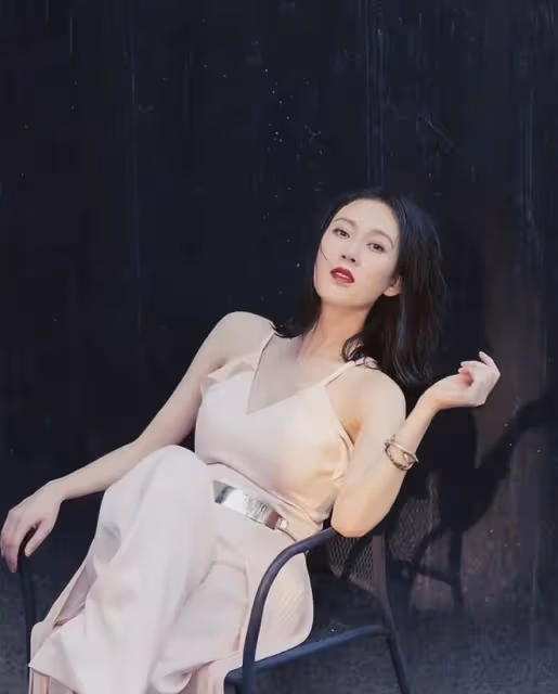 只比張若昀大5歲,卻因《慶餘年2》母子情深,41歲未婚的她好精彩