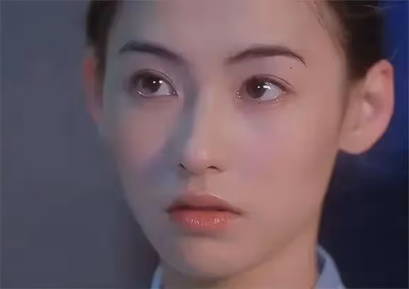 這一次，42歲的張柏芝，被徹底撕碎了「遮羞布」